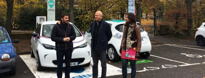 Inauguration à Ambilly d'une nouvelle voiture en libre-service, partagée entre les agents municipaux et les habitants Inauguration à Ambilly d'une nouvelle voiture en libre-service, partagée entre les agents municipaux et les habitants