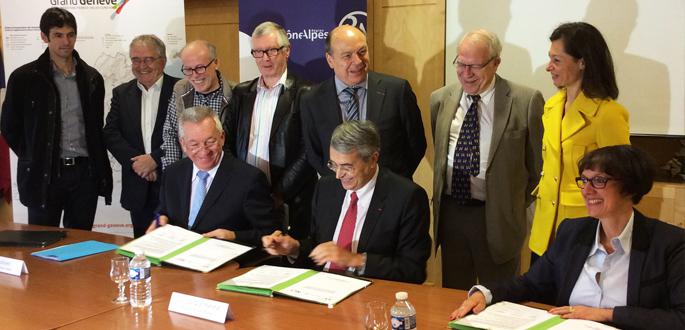L’État et la Région Rhône-Alpes signent avec l’ARC du Genevois français la convention territoriale de coopération métropolitaine. L’État et la Région Rhône-Alpes signent avec l’ARC du Genevois français la convention territoriale de coopération métropolitaine.